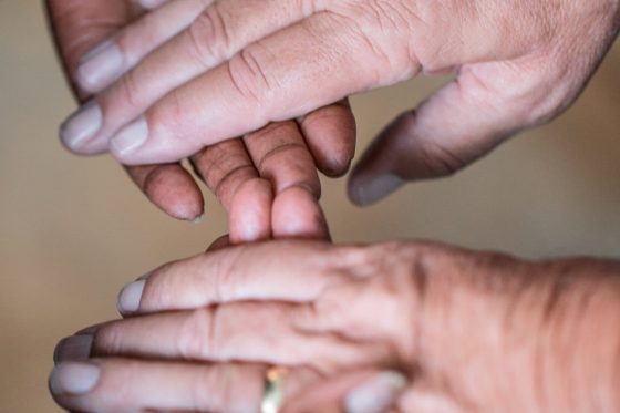 elderly-couple-hands_4460x4460